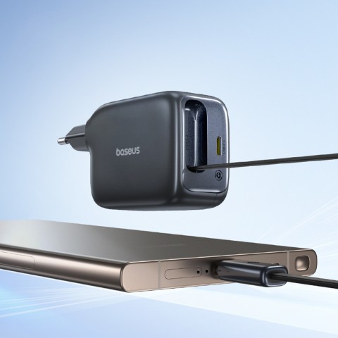 
„EnerCore CJ11“ 45 W USB-C sieninis įkroviklis su ištraukiamu USB-C laidu – juodas
