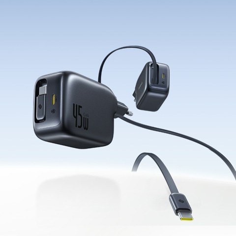 
„EnerCore CJ11“ 45 W USB-C sieninis įkroviklis su ištraukiamu USB-C laidu – juodas
