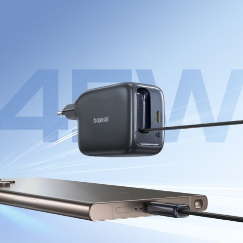 
„EnerCore CJ11“ 45 W USB-C sieninis įkroviklis su ištraukiamu USB-C laidu – juodas
