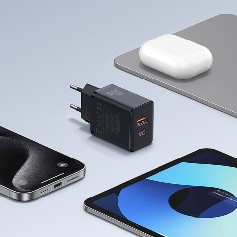 
„Cube Pro“ 30 W USB-C ir USB-A sieninis įkroviklis – juodas
