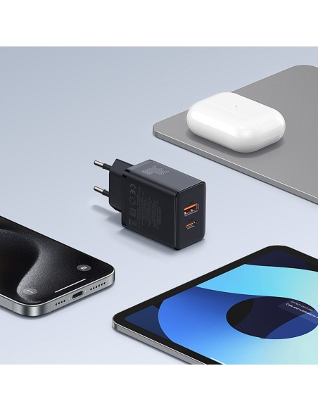 
„Cube Pro“ 30 W USB-C ir USB-A sieninis įkroviklis – juodas
