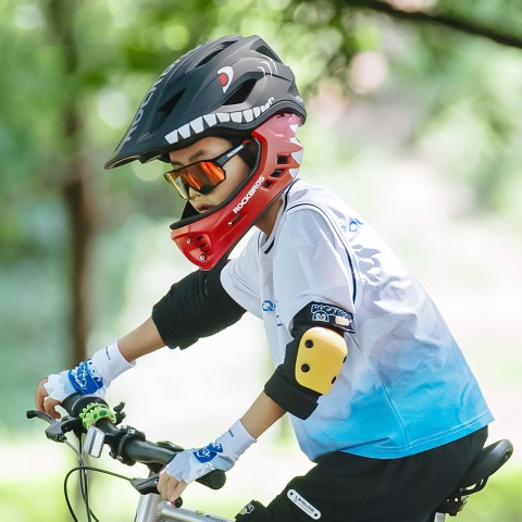 
Vaikiškas dviračio šalmas su nuimamu smakru, S dydis 48-52 cm - juodo ryklio formos
