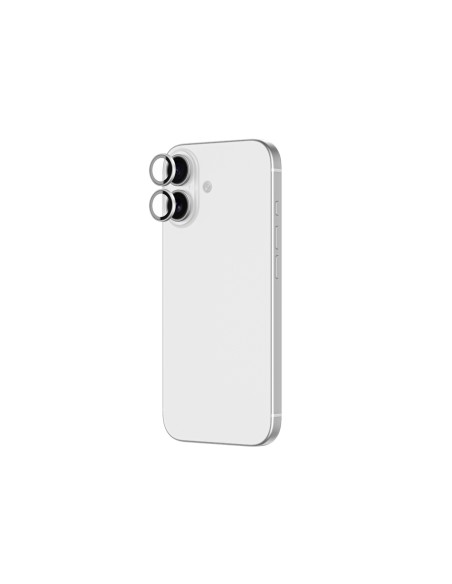 
„iPhone 17“ kameros stiklas su sidabro spalvos aliuminio rėmeliu. Objektyvo stiklas.
