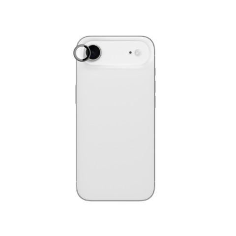 
„iPhone 17 Air“ kameros stiklas su juodu aliuminio rėmeliu. Objektyvo stiklas.
