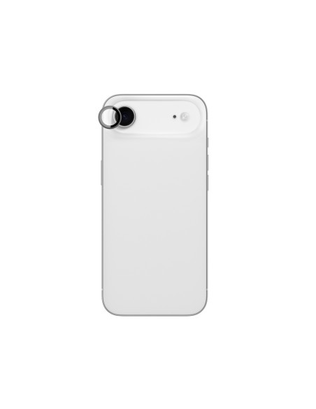 
„iPhone 17 Air“ kameros stiklas su juodu aliuminio rėmeliu. Objektyvo stiklas.
