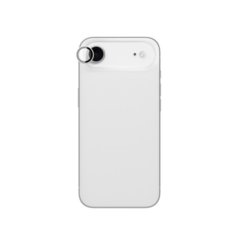 
„iPhone 17 Air“ kameros stiklas su sidabro spalvos aliuminio rėmeliu. Objektyvo stiklas.
