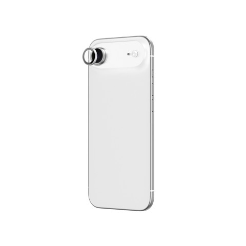 
„iPhone 17 Air“ kameros stiklas su sidabro spalvos aliuminio rėmeliu. Objektyvo stiklas.
