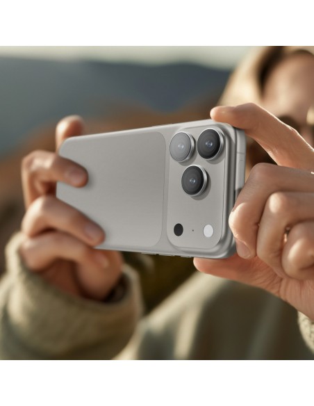 
„iPhone 17 Pro / Pro Max“ safyrinis kameros stiklas su sidabriniu rėmeliu
