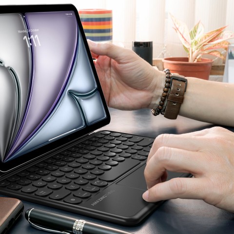 
Dėklas su jutikliniu skydeliu ir klaviatūra, skirtas „iPad 11& 39 & 39 2025“ – juodas
