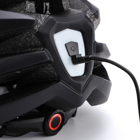 
MTB dviračio šalmas su nuimamu skydeliu ir USB galiniu žibintu 57–62 cm – juodas
