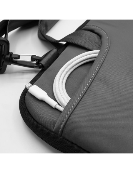 
„SleevePro“ pečių dirželio dėklas „MacBook“ nešiojamiesiems kompiuteriams iki 14 colių – juodas
