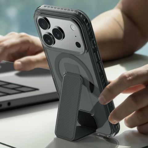 
„iPhone 17 Pro Max Titan Pro“ dėklas su „MagSafe“ laikikliu – juodas
