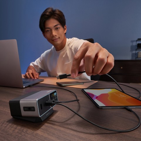 
5 viename įkrovimo stotelė su skaitmeniniu ekranu, USB-A, USB-C, 300 W, sidabrinė
