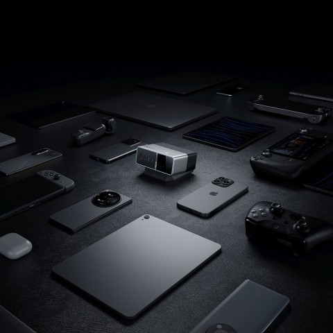 
5 viename įkrovimo stotelė su skaitmeniniu ekranu, USB-A, USB-C, 300 W, sidabrinė
