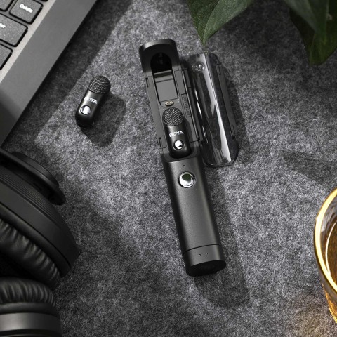 
4 viename 2,4 GHz USB-C belaidžių mikrofonų rinkinys MAGIC-02 - juodas
