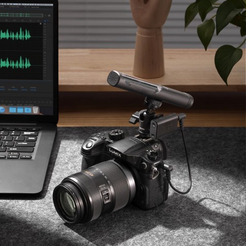 
4 viename 2,4 GHz USB-C belaidžių mikrofonų rinkinys MAGIC-02 - juodas
