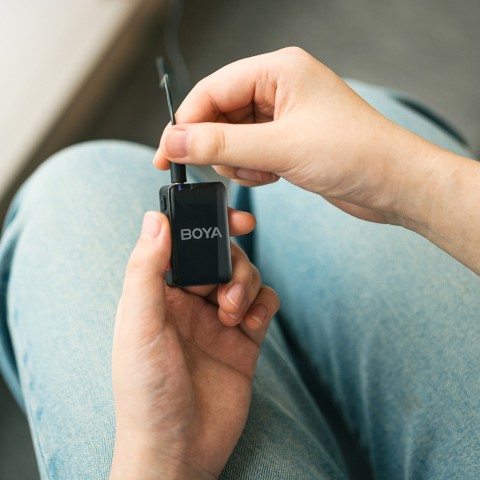 
Belaidis mikrofonas su įkrovimo dėklu, 8 GB, 2,4 GHz, USB-C
