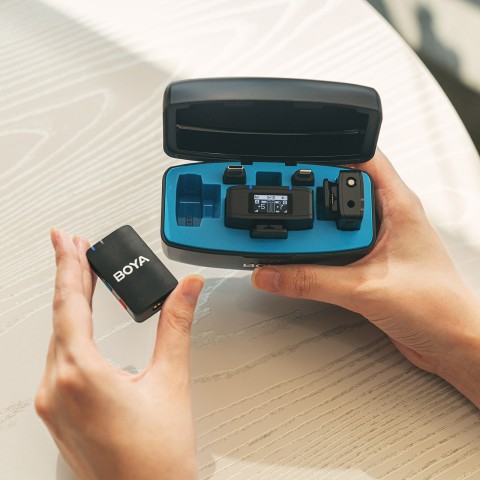 
Belaidis mikrofonas su įkrovimo dėklu, 8 GB, 2,4 GHz, USB-C
