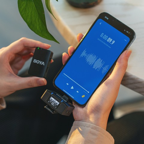 
Belaidis mikrofonas su įkrovimo dėklu, 8 GB, 2,4 GHz, USB-C
