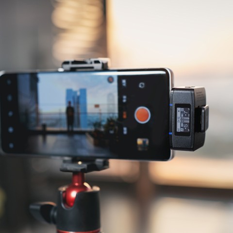 
Belaidis mikrofonas su įkrovimo dėklu, 8 GB, 2,4 GHz, USB-C
