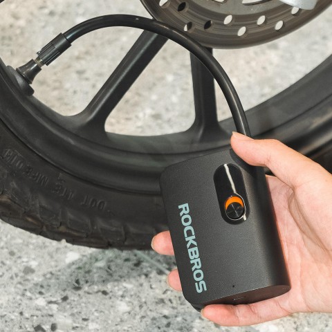 
„Schrader“ USB-C 70 psi belaidis padangų kompresorius sportiniams aksesuarams
