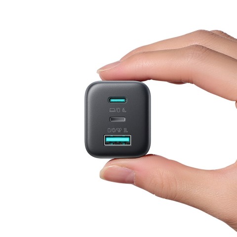 
USB-C iPhone Lightning USB-A GaN 45W sieninis įkroviklis – juodas
