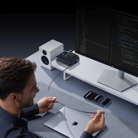 
5 viename belaidė įkrovimo stotelė USB-A / USB-C su ištraukiamu Qi2 laidu, 160 W, juoda
