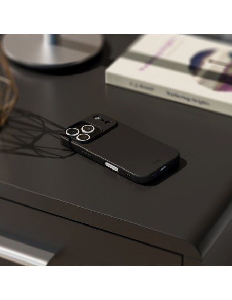 
„iPhone 17 Pro Max Instinct“ dėklas – juodas
