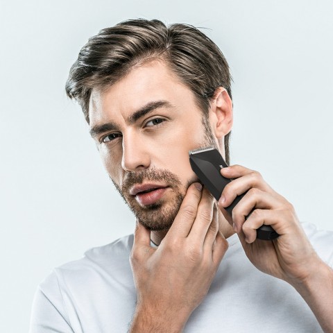 
Vandeniui atsparus daugiafunkcis žoliapjovės rinkinys su LED lempute ir 2 USB-C priedais
