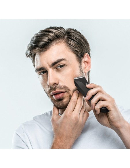 
Vandeniui atsparus daugiafunkcis žoliapjovės rinkinys su LED lempute ir 2 USB-C priedais
