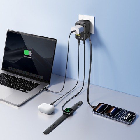 
6 viename kelioninis adapteris su ištraukiamu USB-C laidu, 45 W – juodas
