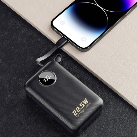 
20000mAh USB-C USB-A išorinė baterija su integruotais „iPhone“ „Lightning“ USB-C laidais – juoda
