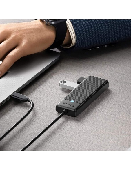 
ŠAKOTĖLIS 4 prievadų skirstytuvas USB-C - USB-A 0,15 m - juodas
