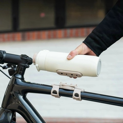 
Terminis butelis su magnetiniu laikikliu ir tvirtinimo dirželiu 700 ml - smėlio spalvos
