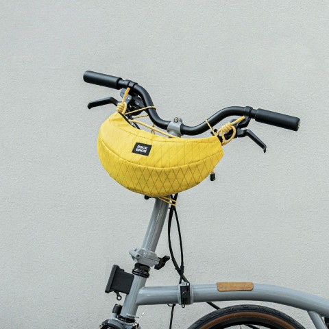 
Dviračio krepšys ant vairo arba per petį, banano formos, 1,8 l - geltonas
