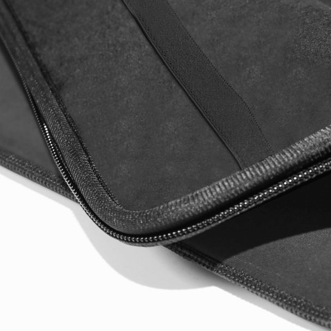 
Minimalus „BasicBag“ nešiojamojo kompiuterio krepšys, skirtas „MacBook Neo 13“ – juodas
