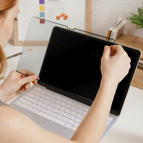 
„MacBook Neo 13“ ekrano apsauga
