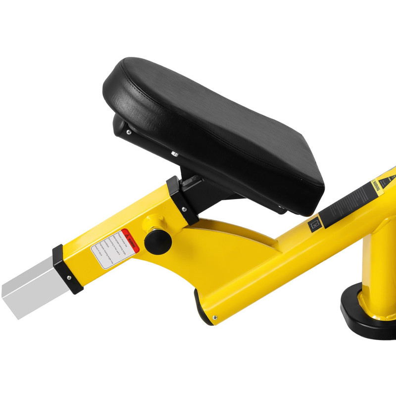 Treniruočių suoliukas po štanga pasvirusi galvai aukštyn juodai geltonai