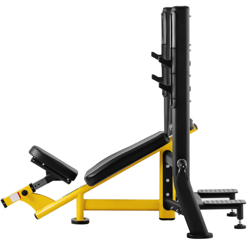 Treniruočių suoliukas po štanga pasvirusi galvai aukštyn juodai geltonai