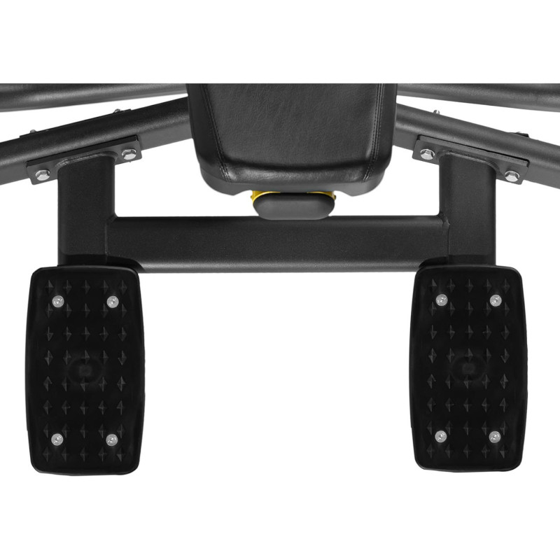 Treniruočių suoliukas po štanga pasvirusi galvai aukštyn juodai geltonai