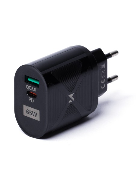 Mažas GaN 65 W įkroviklis su USB-C QC3.0 PD greito įkrovimo juodais prievadais