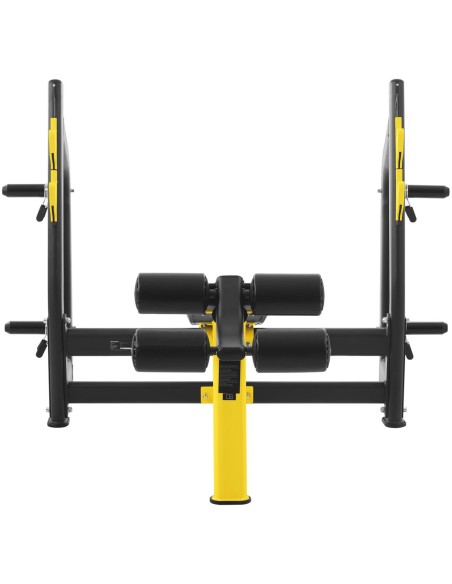 Treniruočių suoliukas po štanga pasviręs galvai nuspausti, juodas ir geltonas