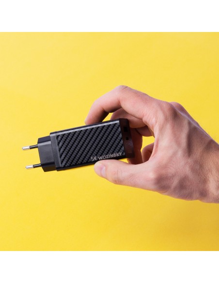 GaN 65W įkroviklis su USB-C QC 3.0 PD juodais prievadais