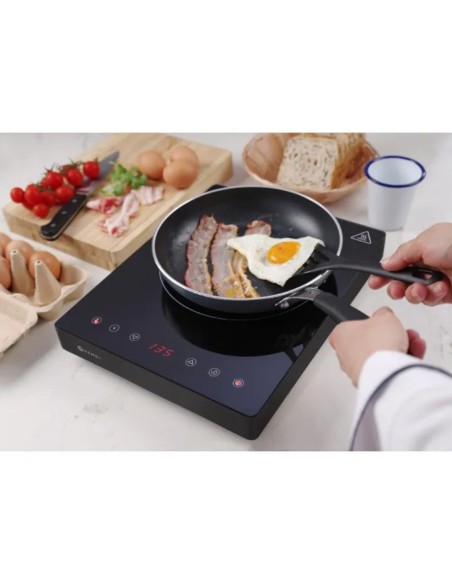 Nešiojama indukcinė viryklė su jutikliniu skydeliu 1 kaitvietė Black Line sk. 22cm 2000W – Hendi 239391 Nešiojama indukcinė viryklė su jutikliniu skydeliu 1 kaitvietė Black Line sk. 22cm 2000W – Hendi 239391