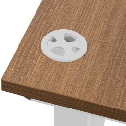 Kompiuterio stalas ant metalinio rėmo 140 x 73 cm baltas