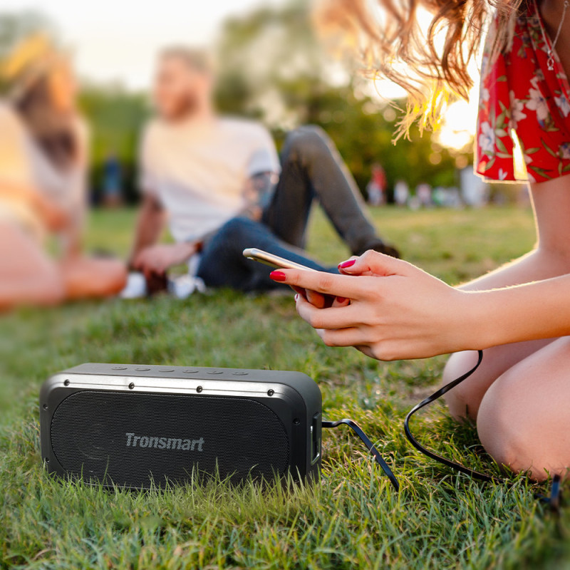 Force SE vandeniui atspari belaidė „Bluetooth“ garsiakalbė 50 W su „Powerbank“ juoda