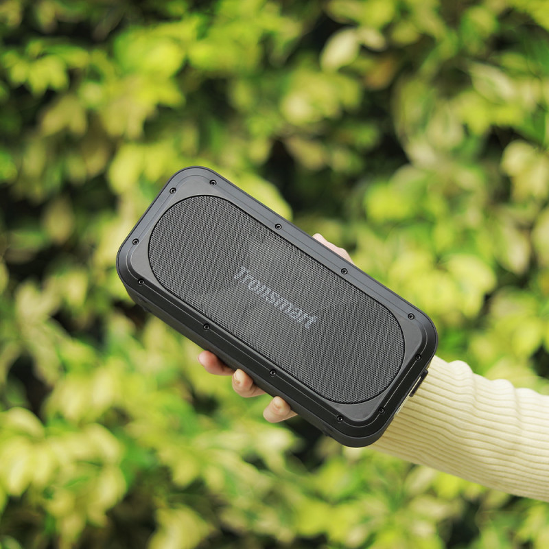 Force SE vandeniui atspari belaidė „Bluetooth“ garsiakalbė 50 W su „Powerbank“ juoda