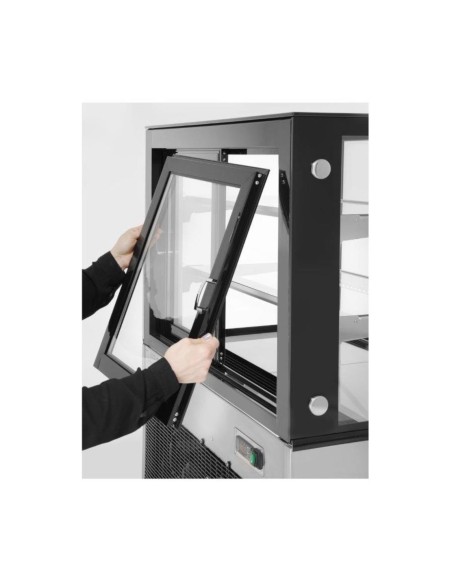 Šaldoma konditerijos vitrina su 2 lentynomis LED 410L mobilusis Šaldoma konditerijos vitrina su 2 lentynomis LED 410L mobilusis