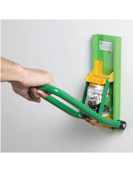Presas aliuminio skardinėms 0,33l / 0,5l montuojamas ant sienos. Presas aliuminio skardinėms 0,33l / 0,5l montuojamas ant sienos.