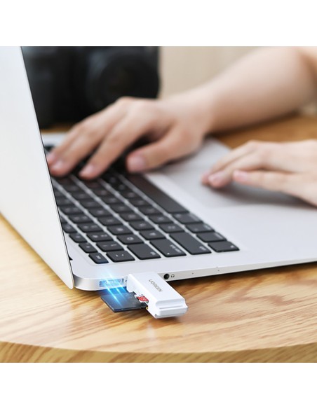 Nešiojamas USB 3.0 TF/SD kortelių skaitytuvas juodas Nešiojamas USB 3.0 TF/SD kortelių skaitytuvas juodas